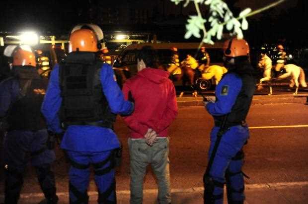 27 manifestantes foram detidos pela BM durante a operaçãoFoto: Tadeu Vilani / Agencia RBS
