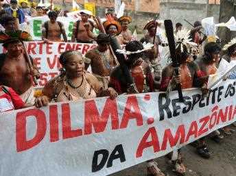 Manifestation contre la construction du barrage de Belo Monte, à Rio de Janeiro, le 20 juin 2012.AFP / ANTONIO SCORZA
