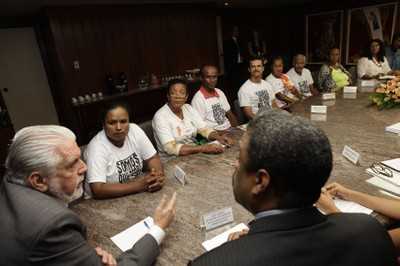 Governador Jaques Wagner se reúne com representantes do Quilombo Rio dos Macacos (Foto: Carol Garcia/GOVBA)