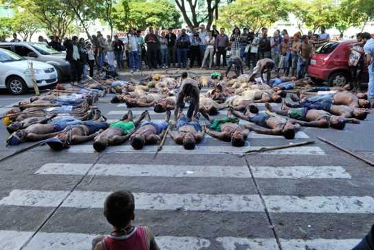 Brasília – Índios mundurukus fazem protesto (Foto: Antonio Cruz)