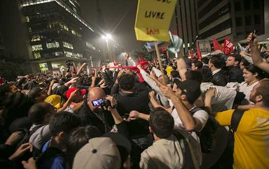 O protesto de quinta-feira na Avenida Paulista foi marcado por intolerância a partidos e movimentos (Danilo Ramos. RBA)