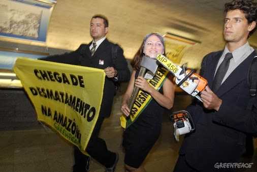 Em 2009, três ativistas do Greenpeace foram detidos no Senado após tentarem entregar à senadora Kátia Abreu (DEM-TO) uma faixa de Miss Desmatamento