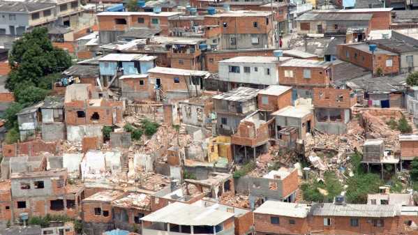 Favela na região do Jaguaré, zona oeste da capital paulista. Foto: Cecilia Bastos e Jorge Maruta/ USP Imagens