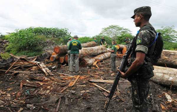 O Exército Brasileiro lançou uma operação para parar o desmatamento ilegal em torno da terra da tribo mais ameaçada do mundo.© Exército Brasileiro