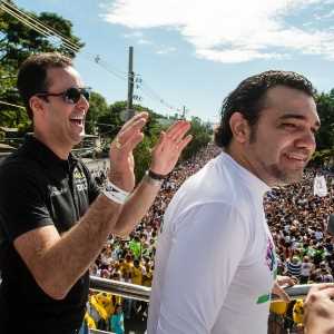 Os deputados federais Anderson Ferreira (esquerda) e Marco Feliciano na 21ª edição da Marcha Para Jesus, no último dia 29 (Foto: Avener Prado /Folhapress)