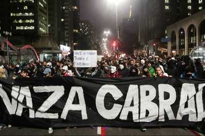 Na Paulista, manifestantes pedem para Cabral renunciar