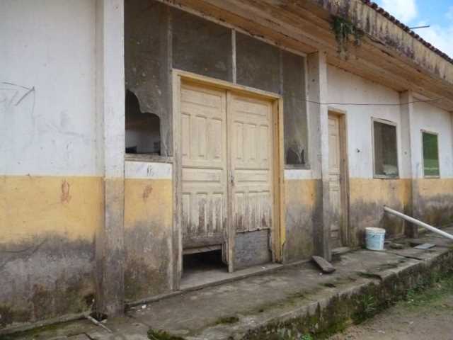 Situação precária da sede do polo base da aldeia 31, do povo mayoruna.