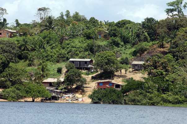 A comunidade Remanescente de Quilombo Cachoeira Porteira, às margens do Rio Trombetas, com mais de 226 mil hectares, deverá ser titulada ainda em 2013  (Foto: Antonio Silva/ AG. PARÁ