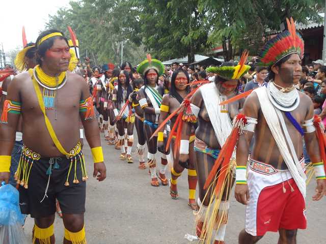 Desfile de 7 de setembro: Índios Xikrin (Foto extraída do Blog do Alderi)