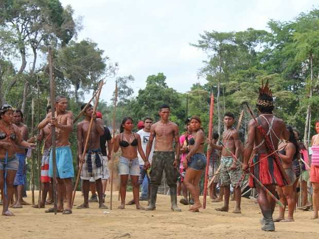 Indígenas invadiram local há três meses (Foto: Girlene Medeiros / G1 AM)