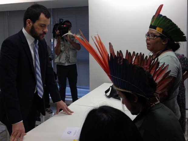 Índios pedem a exoneração do chefe da Advocacia-Geral da União, Luis Inácio Adams (Foto: Mariana Oliveira/G1)