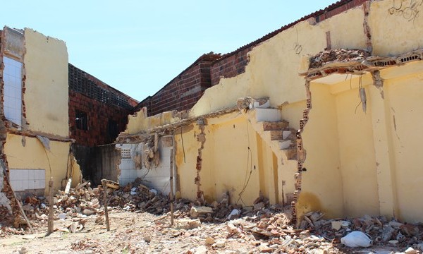 Uma das casas já removidas pela obra do VLT (foto: Roger Pires/ Comitê Popular da Copa de Fortaleza)