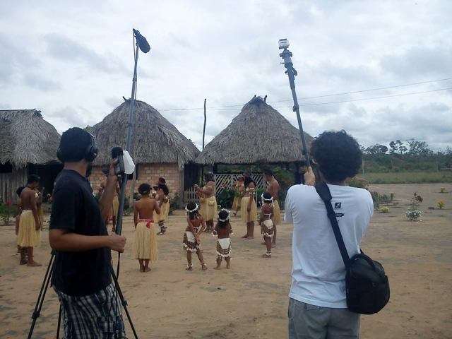 Grupo de dança dos índios wapichana (RR) se apresenta para equipe. Foto: Divulgação