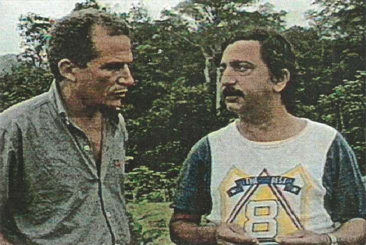 Edilson Martins e Chico Mendes durante gravação de documentário na floresta de Xapuri (AC)