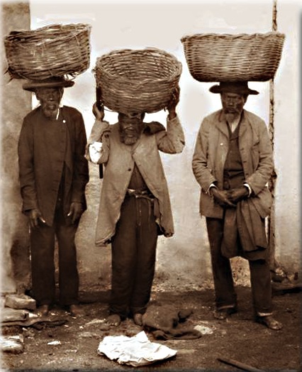 Negros libertos em Porto Alegre em 1895. (Foto de Herr Colembusch. Acervo Ronaldo Bastos)