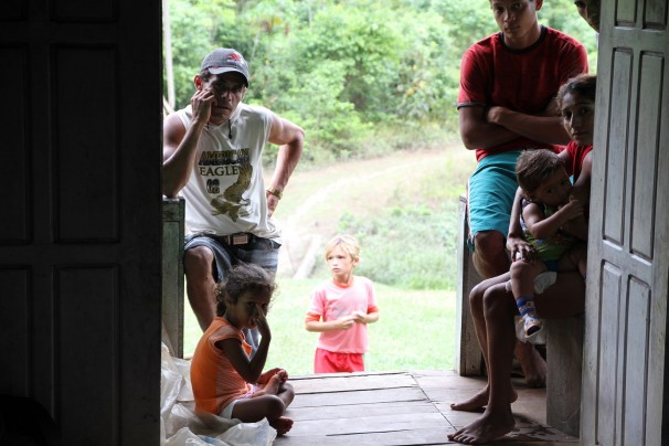 Moradores de Tres Bocas: a preocupação é com a sobrevivencia das próximas gerações