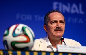 Presente à entrevista de ontem, ministro Aldo Rebelo não desmentiu informação sobre “cortes da FIFA”