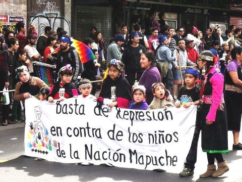 Manifestación contra la ley antiterrorista aplicada a menores Mapuche