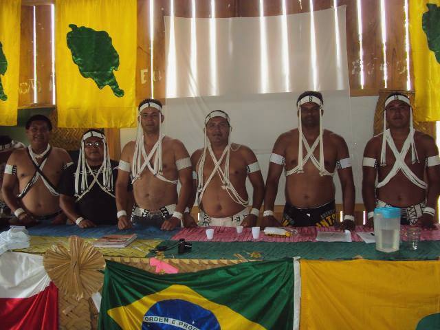 Grupo de índios marubo, etnia que vive no Vale do Javari. (Foto: Arquivo pessoal/Jader Comapa)