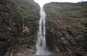 No vale do Rio São Francisco, curso d'água nasce na Cachoeira Casca D'Anta, ponto turístico famoso na região