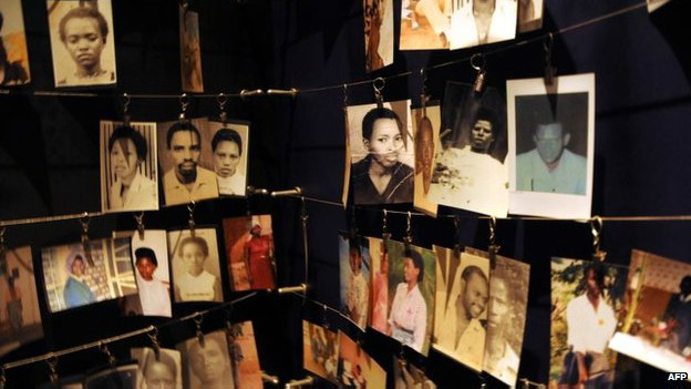  vítimas do genocídio (Foto: AFP)