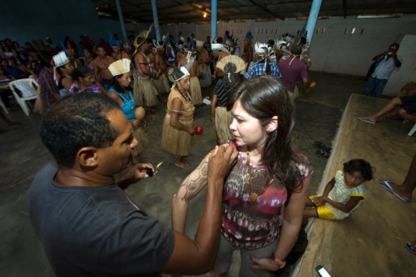 Assirati em reunião com indígenas Potiguara e Tabajara. Ela ficou 1 ano e 4 meses como presidente interina da Funai Foto: Mario Vilela/FUNAI