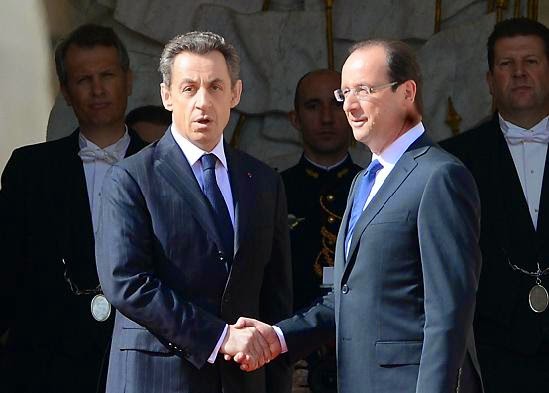Nicolas Sarkozy (E) e François Hollande em 16/5/2012