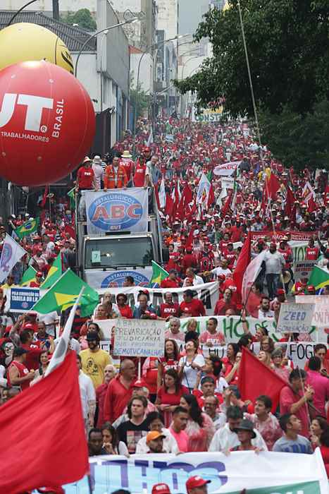 Protesto de sindicatos e movimentos em São Paulo na sexta-fera (13). Foto: Paulo Pinto/ Fotos Públicas
