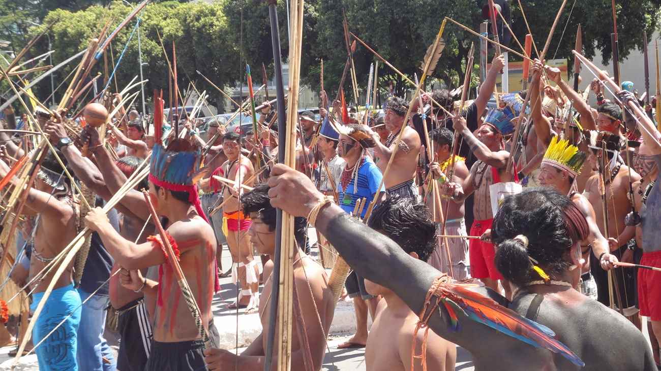 atl - indigenas arco e flechas