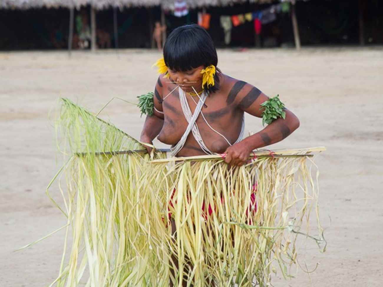 Mulheres Yanomamis fizeram uma apresentação aos visitantes. Foto: Inaê Brandão/ G1 RR