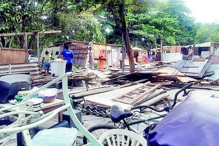 Prefeitura foi multada por demolir casas ontem na Cidade de Deus - Foto:  Divulgação 