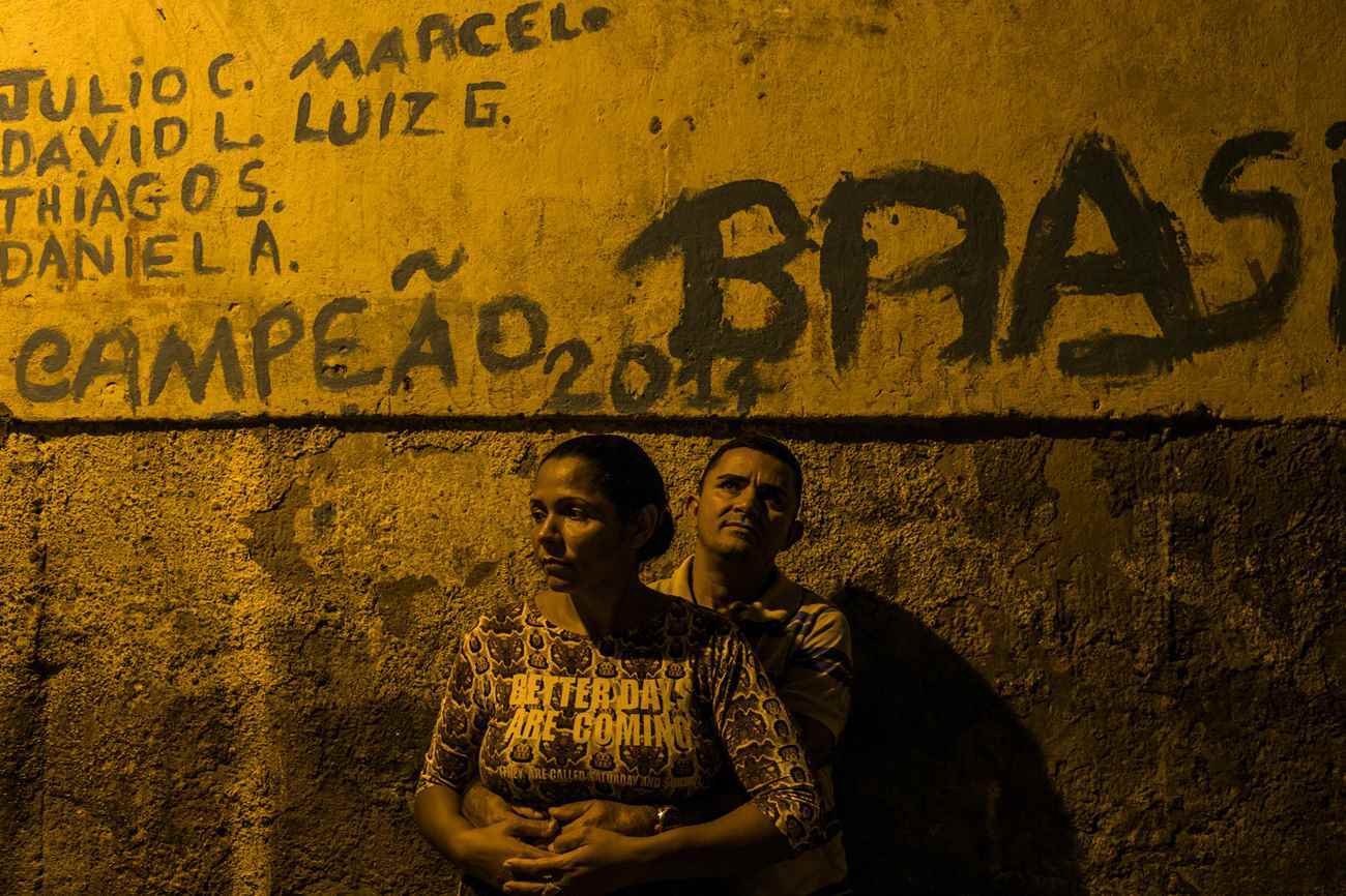 Terezinha Maria de Jesus e José Maria Ferreira de Souza, cujo filho, Eduardo, de 10 anos, foi morto por policiais no Rio de Janeiro. Foto: Maurício Lima / NYT