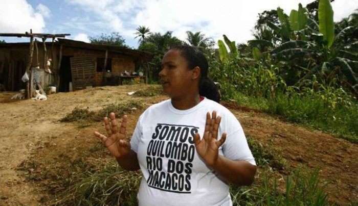 Rosemeire dos Santos é a principal liderança da comunidade (Fernando Vivas | Ag. A TARDE)