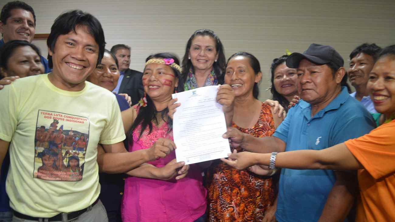 PEE foi aprovado e governadora Suely Campos comemorou com os indígenas. (Foto: Mayra Wapichana/CIR)