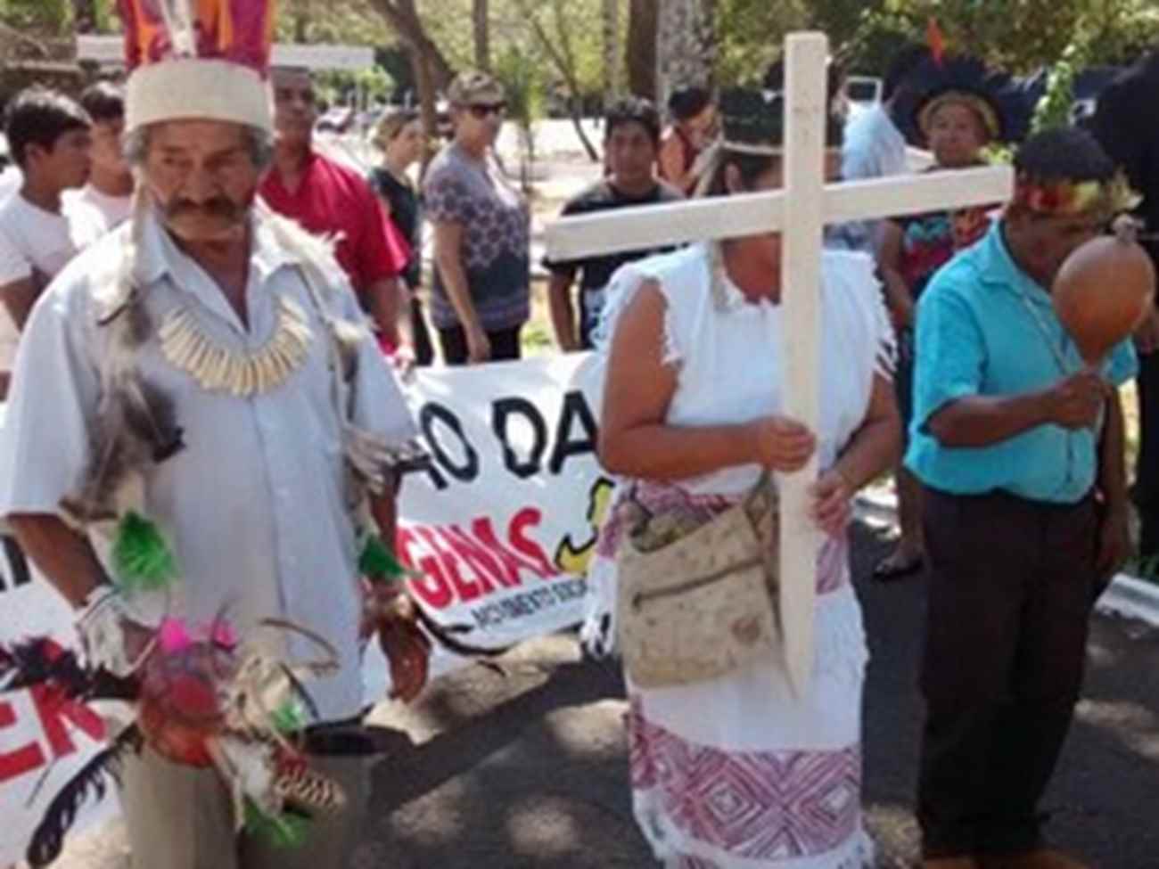 Indígenas protestaram na chegada do ministro da Justiça. Foto: Misael Maciel/ TV Morena
