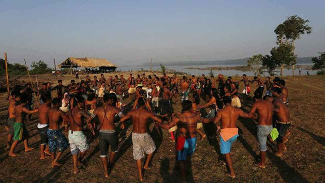 Mundurukus na terra indígena Sawré Muybu, no Pará, às margens do Tapajós; alteração do rio representa 'desmoronamento da dinâmica cultural' desse povo, diz ONG - Lunae Parracho/Greenpeace
