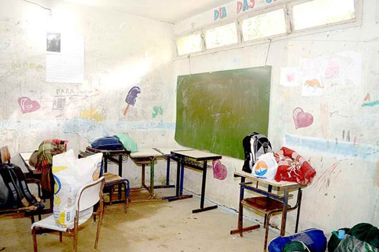 Aulas da escola indígena são ministradas em prédio abandonado da Febem (Foto: Karol Guedes/DL)