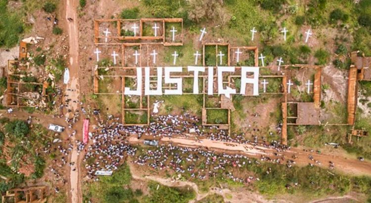 Ato pede justiça às 20 pessoas que perderam a vida e aos milhares de afetados pela lama das mineradoras Samarco, Vale e BHP. Foto:©Yuri Barichivich /Greenpeace.