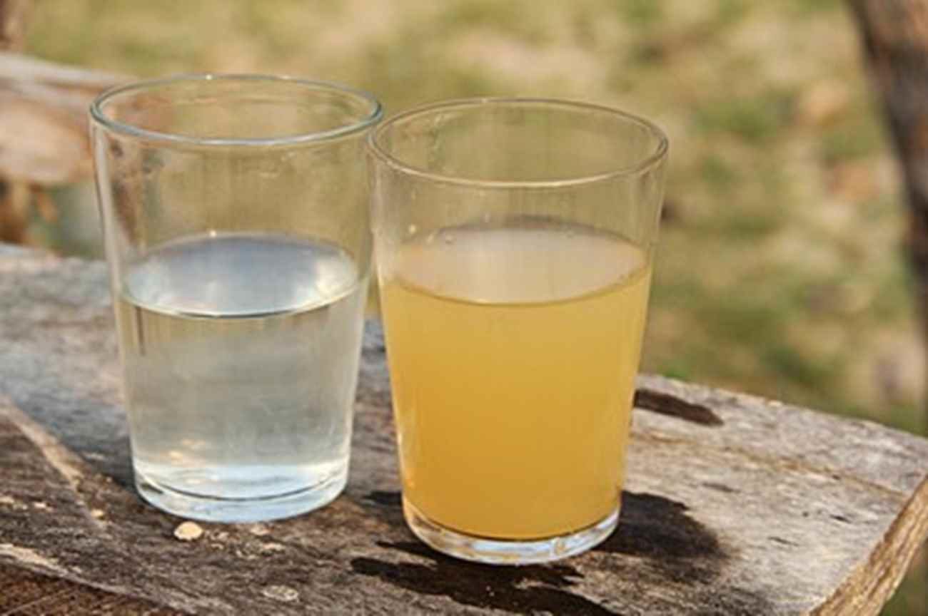 Água consumida pelos moradores: visivelmente imprópria para consumo. Foto: MPF/MS
