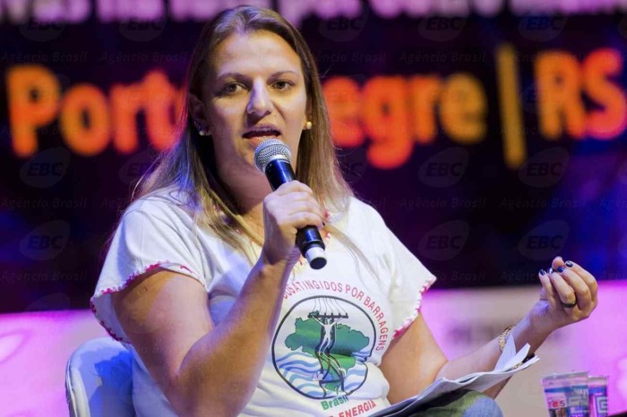 Porto Alegre - Neudicléia Oliveira, da coordenação Nacional do Movimento dos Atingidos por Barragens debate o tema: Consequências do crime ambiental de Mariana no Fórum Social Temático (Marcelo Camargo/Agência Brasil)