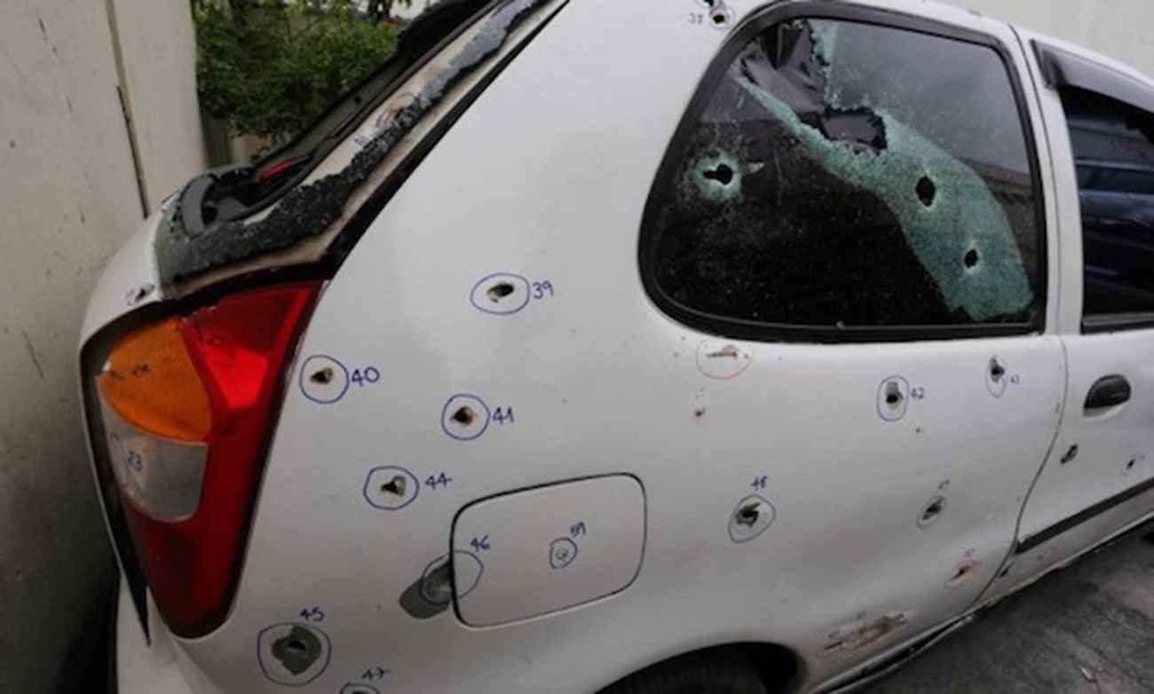 Os policiais dispararam 111 vezes contra o carro em que estavam os cinco rapazes