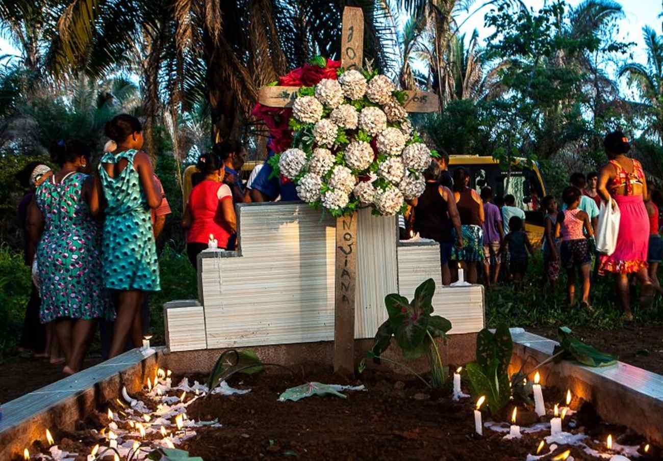 Quilombolas do Maranhão fazem cerimônia após um ano da morte de morador local, entoando cânticos e rezas tradicionais. Foto: Lilo Clareto/Repórter Brasil