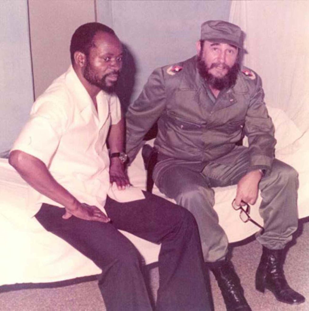 Com Samora Machel, líder da Guerra da Independência de Moçambique. Se tornou o seu primeiro presidente de 1975 a 1986.
