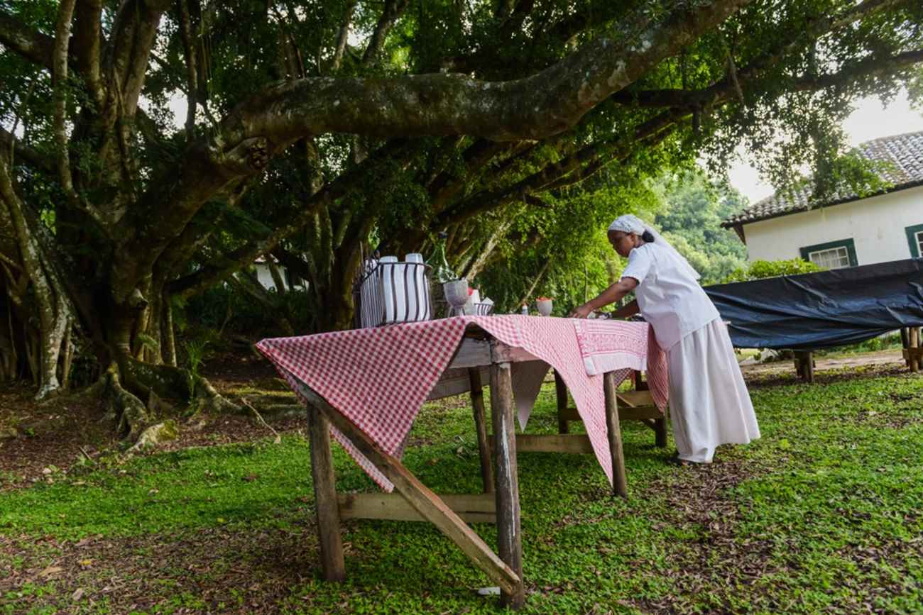 “Escrava” se prepara para servir turistas Foto: Igor Alecsander