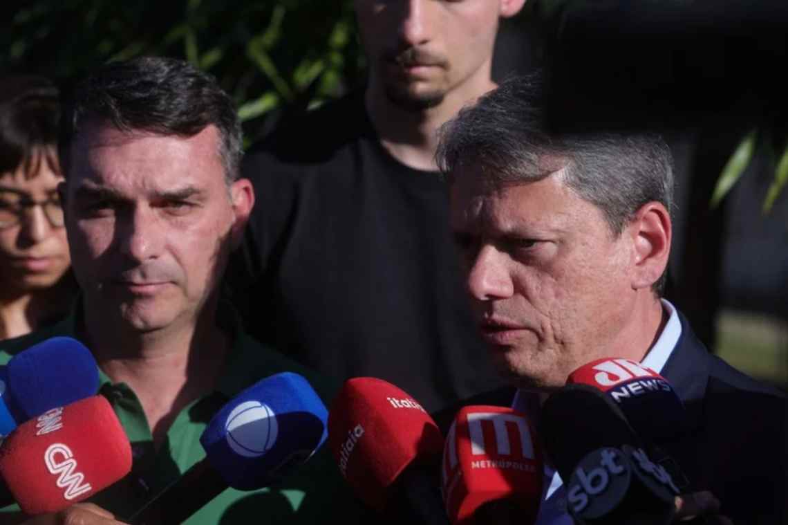 Tarcísio x Flávio Bolsonaro : o que há de novo ? - Combate Racismo Ambiental