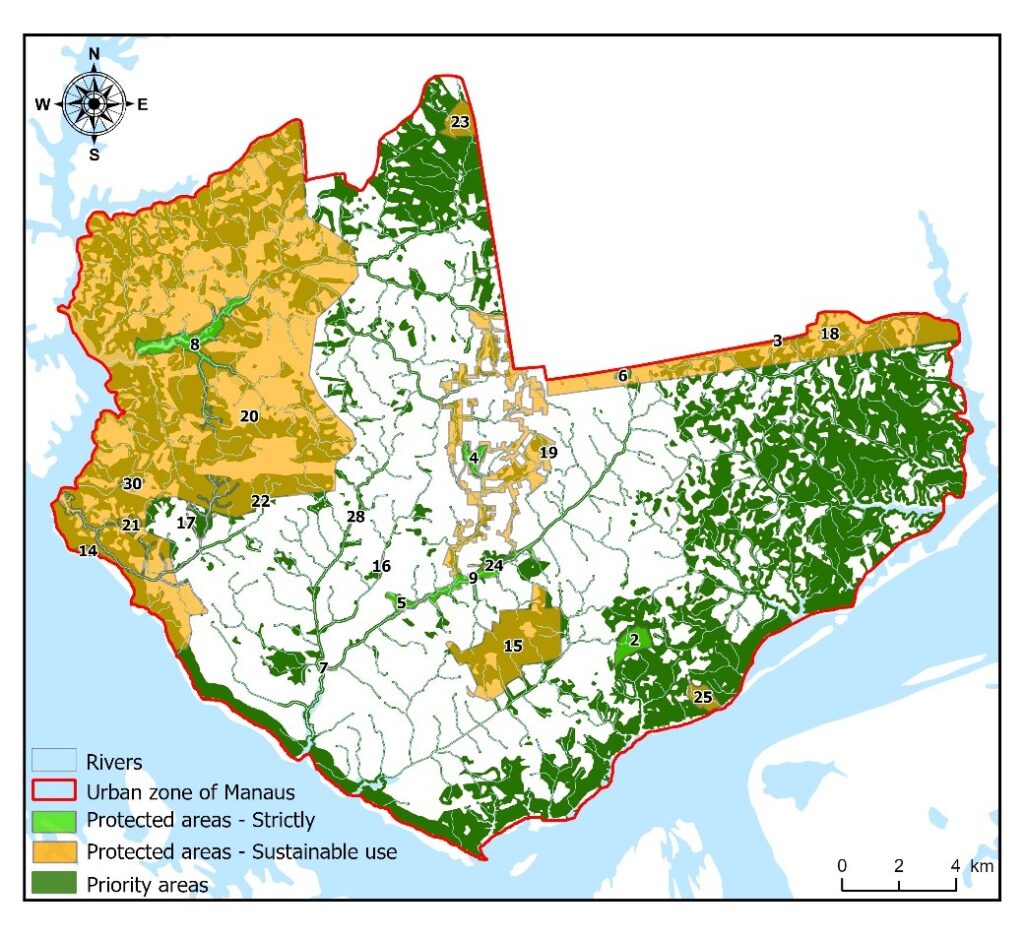 Figura 5. Áreas prioritárias (incluindo áreas verdes e de preservação permanente -APPs) e áreas protegidas na zona urbana de Manaus. Os nomes das áreas protegidas numeradas encontram-se no material suplementar.